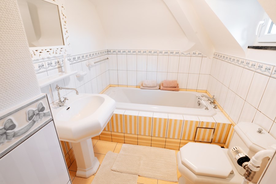 Bathroom 4.3