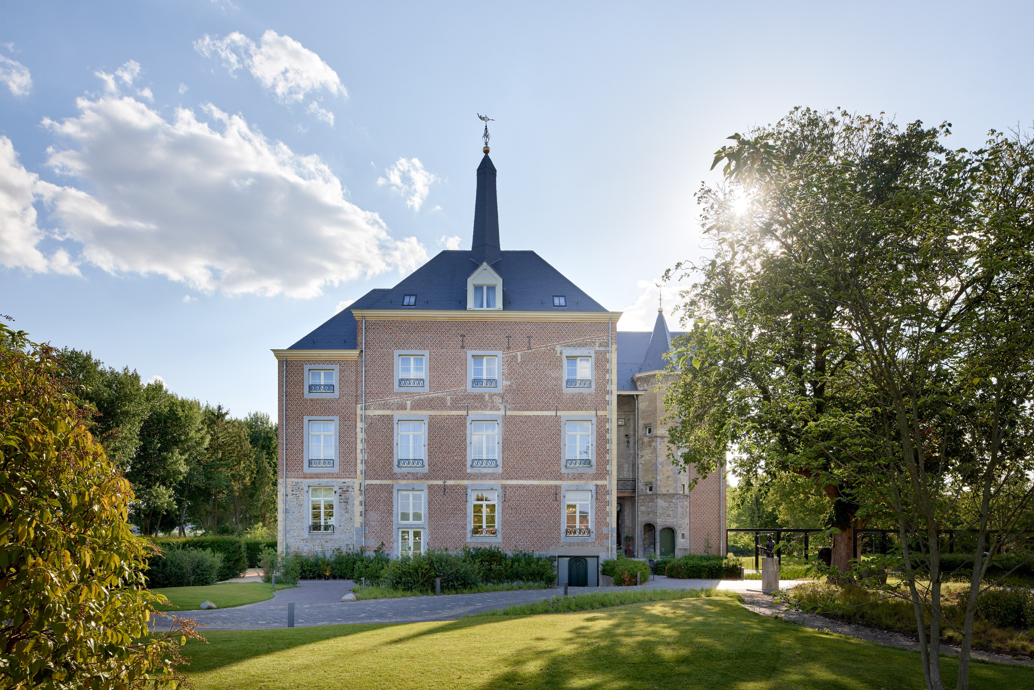 Van Oys Maastricht Retreat Chateau Exterior (c) Michael Huber Photography oys25_1606_p